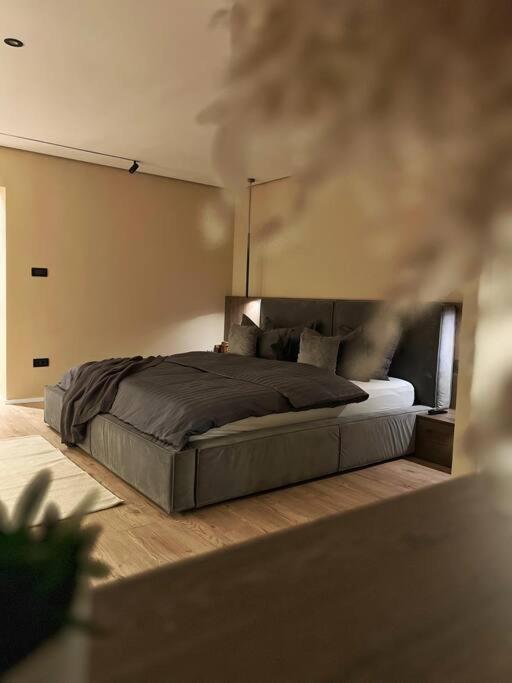 דירה 7- A Chic Urban Hideaway, 10min Walk To Center
