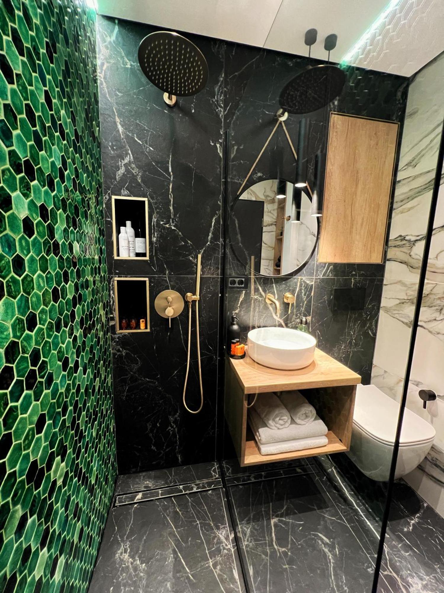 7- A Chic Urban Hideaway, 10min Walk To Center